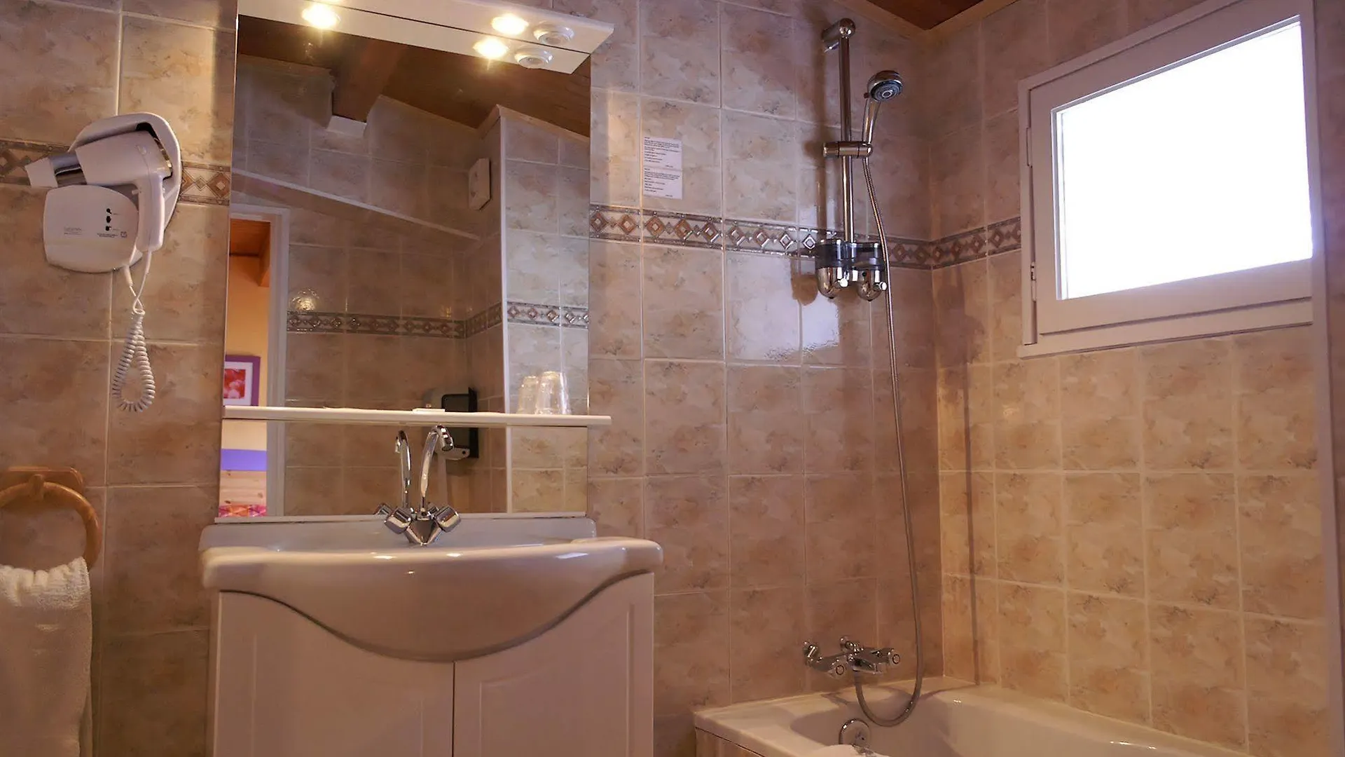 Hôtel Cristol Briançon 2*,